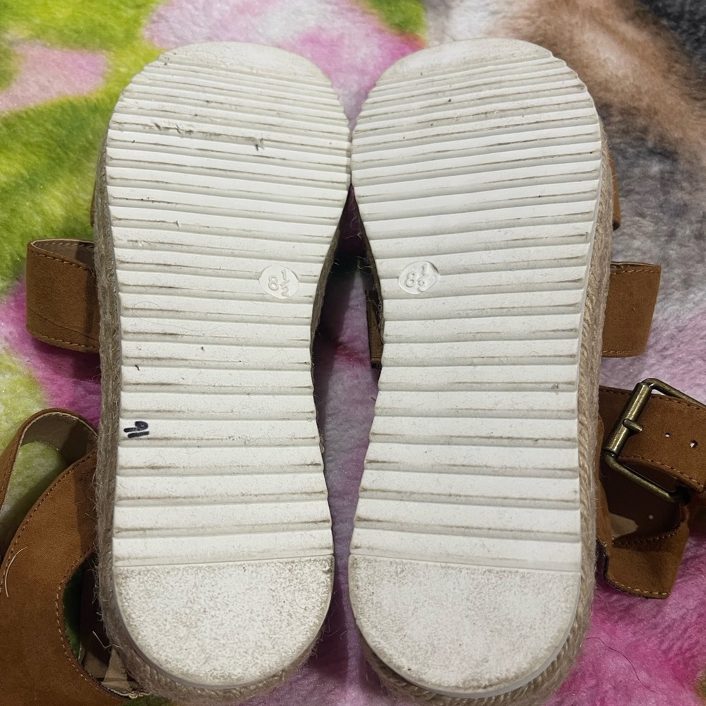 Universal Thread Platform Sandals - Picture 6 of 6